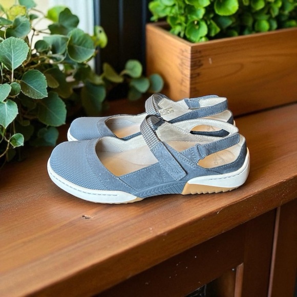 Dansko Raeann Sporty Mary Jane Shoe Sandal. - Picture 10 of 14